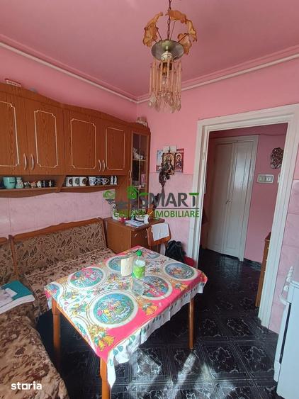 Apartament cu 3 camere semidecomandat în Valea Roșie