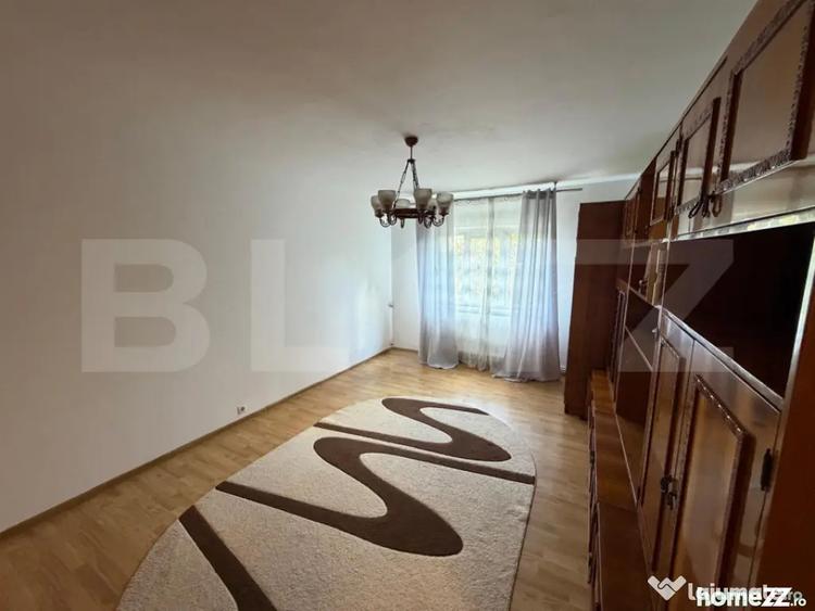 Apartament cu 3 camere decomandat în Rovine