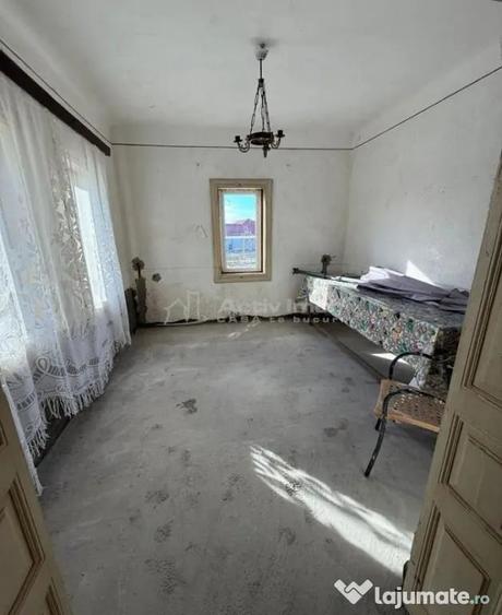 Casă cu 3 camere cu Teren 900 Mp în Central