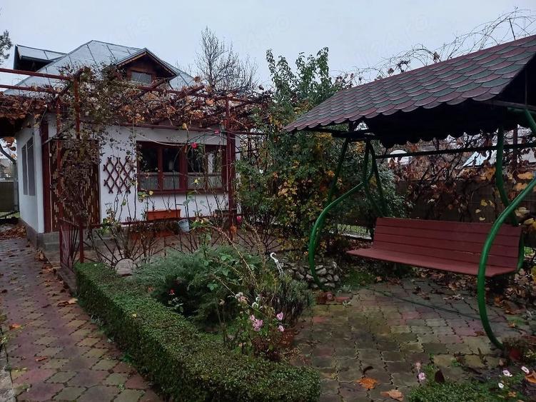 Casă cu 6 camere cu Teren 900 Mp în Pucioasa