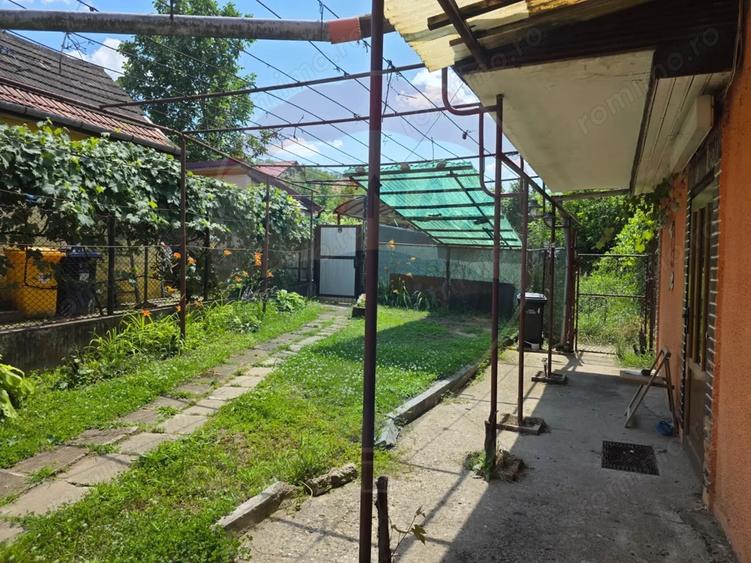 Apartament cu 3 camere decomandat, mobilat în Vitrometan