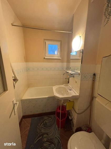 Apartament cu 3 camere semidecomandat în Dâmbu Pietros