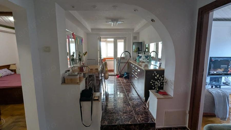 Apartament cu 4 camere decomandat în Apărătorii Patriei
