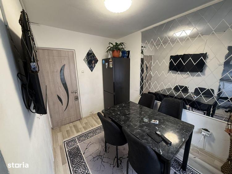 Apartament cu 3 camere semidecomandat în Groapa