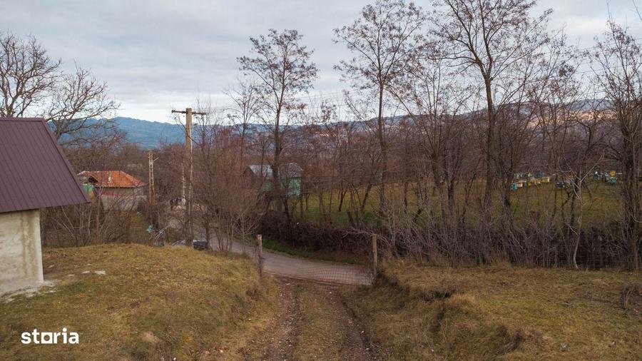 Teren de 5100 mp, în Central