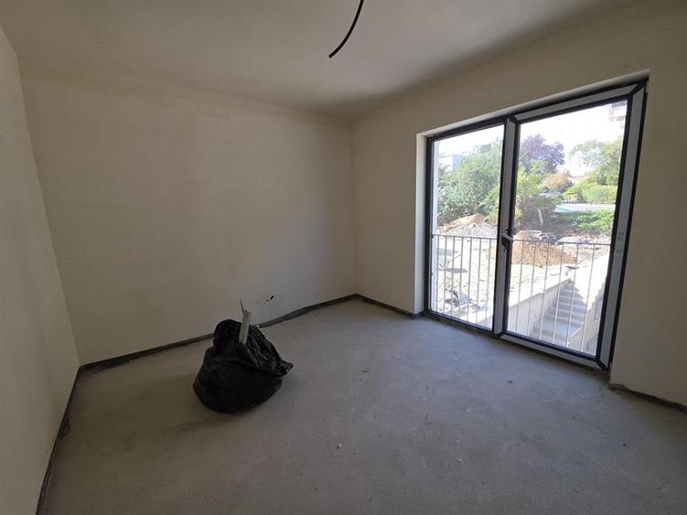 Apartament cu 2 camere semidecomandat în Mărăști