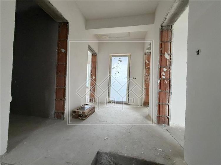 Duplex cu 4 camere cu Canalizare în Șura Mică