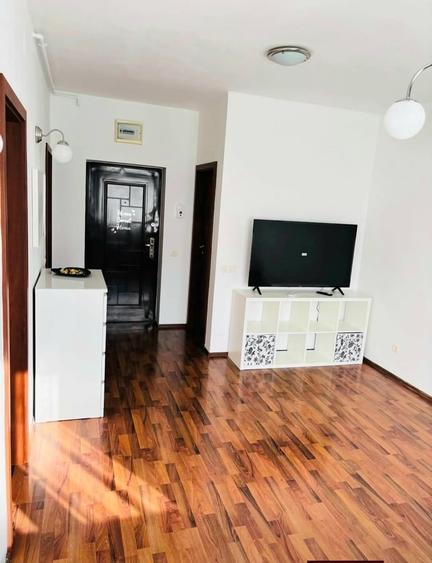 Garsonieră decomandată în Titan