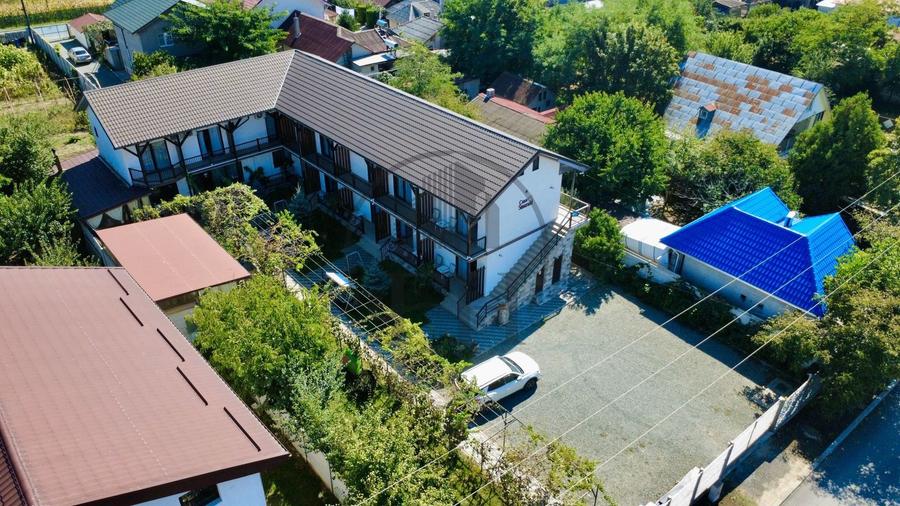 Casă individuală cu 16 camere cu Canalizare în Vest