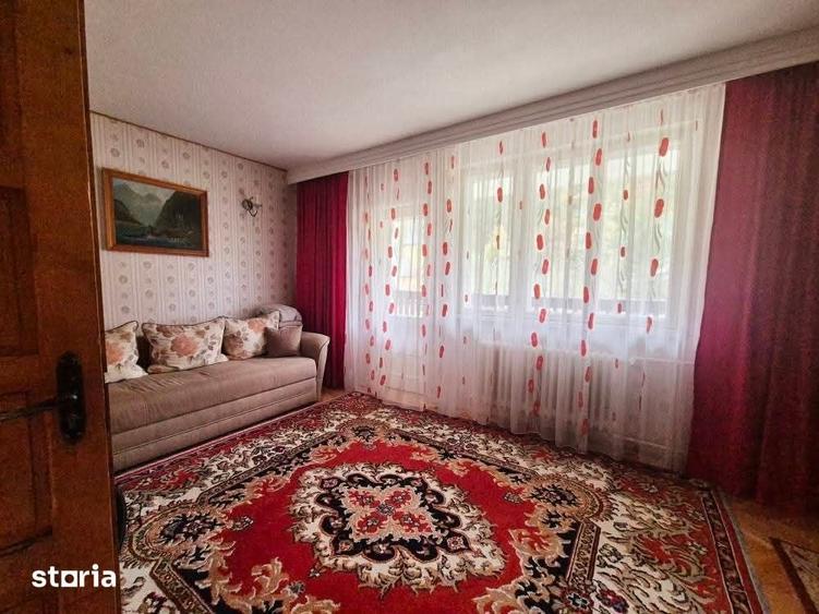 Casă cu 5 camere decomandat cu Teren 3500 Mp în Central
