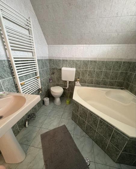 Apartament cu 4 camere decomandat în Central