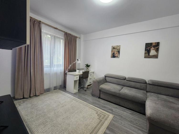 Garsonieră decomandată, mobilată în Nicolina