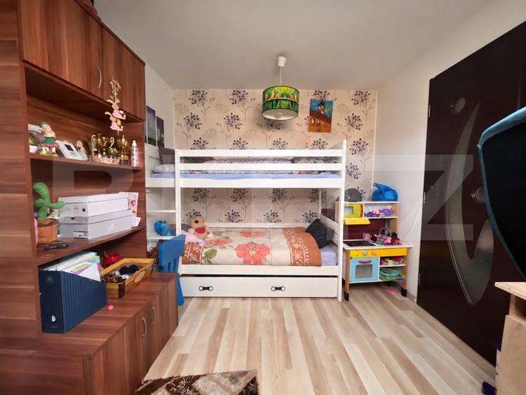 Apartament cu 3 camere decomandat, mobilat în Decebal