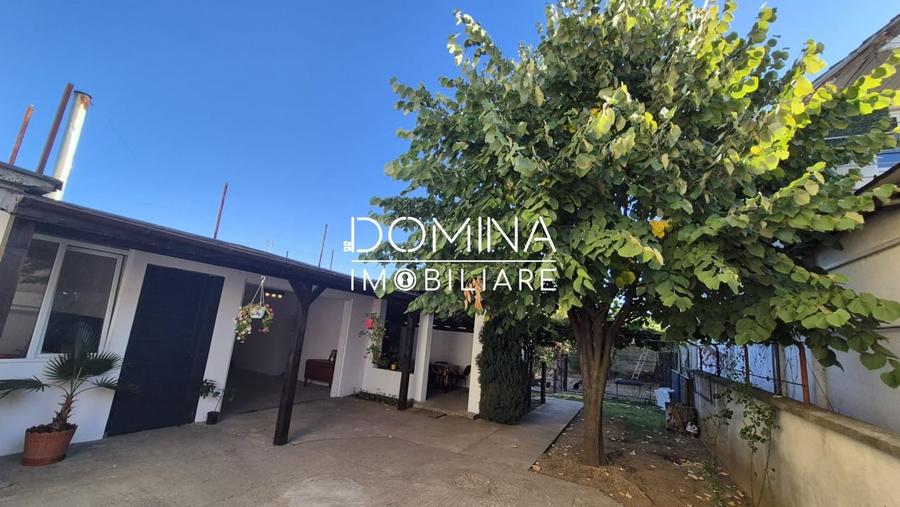 Casă individuală cu 7 camere cu Teren 1036 Mp în Vest