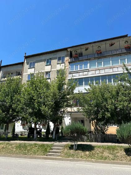 Apartament cu 4 camere decomandat în Bicaz