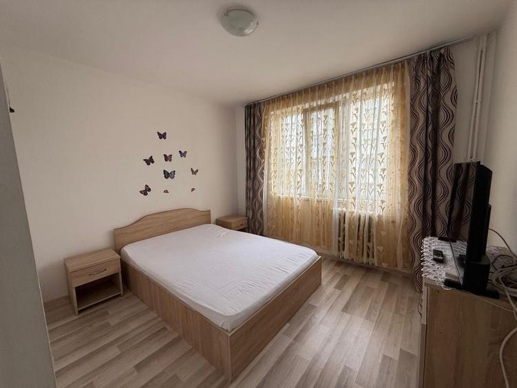 Apartament cu 3 camere decomandat în Exterior Vest