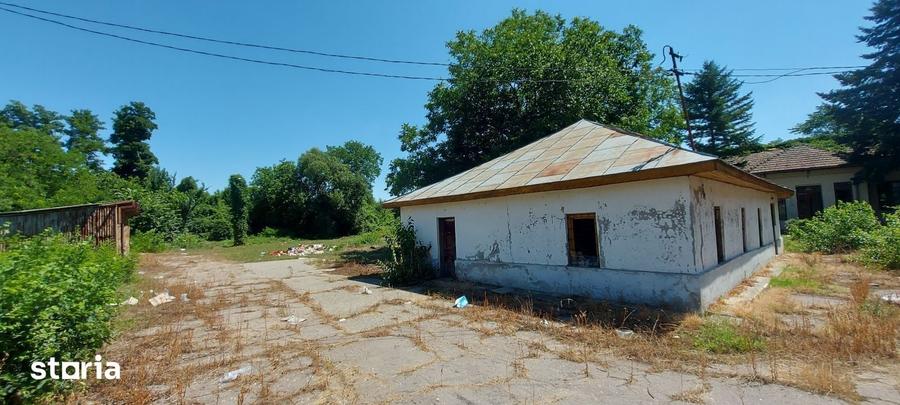 Spațiu comercial, de 400 mp, în Mereni