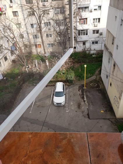 Apartament cu 3 camere decomandat, mobilat în Poarta 6