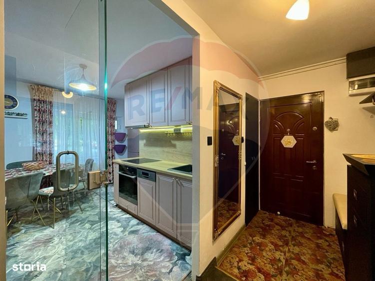 Apartament cu 4 camere decomandat în Noua