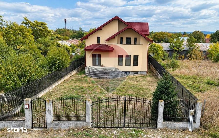 Casă cu 4 camere cu Teren 498 Mp în CFR