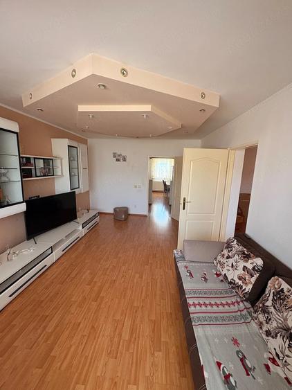 Apartament cu 4 camere semidecomandat în Central