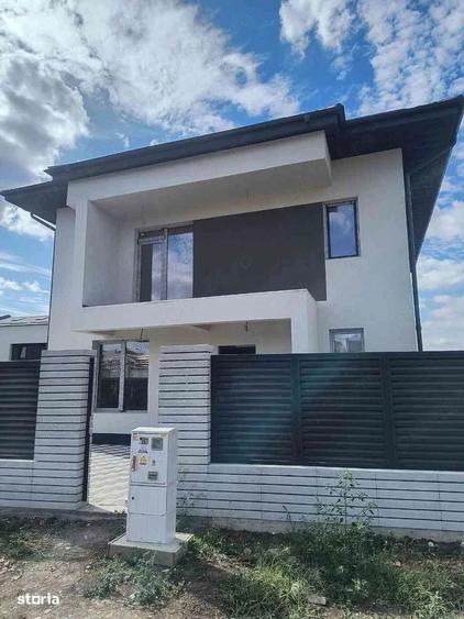 Casă cu 4 camere în Odăi