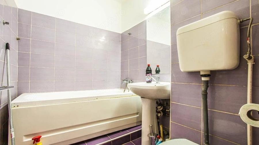 Apartament cu 3 camere semidecomandat în Grivița