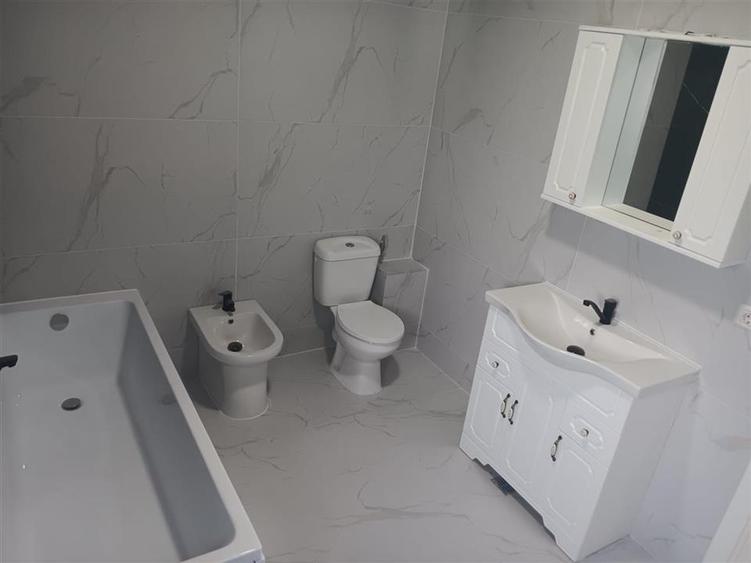 Duplex cu 4 camere cu Canalizare în Miroslava