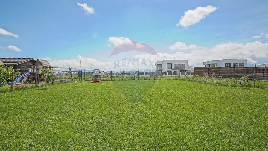 Casă individuală cu 3 camere cu Teren 700 Mp în Sânpetru
