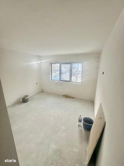 Apartament cu 4 camere în Uiești