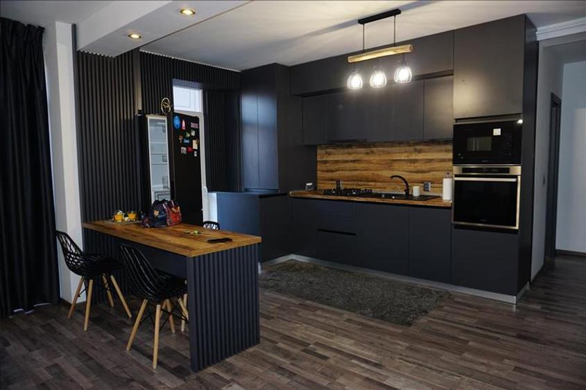 Apartament cu 2 camere decomandat în 1 Mai