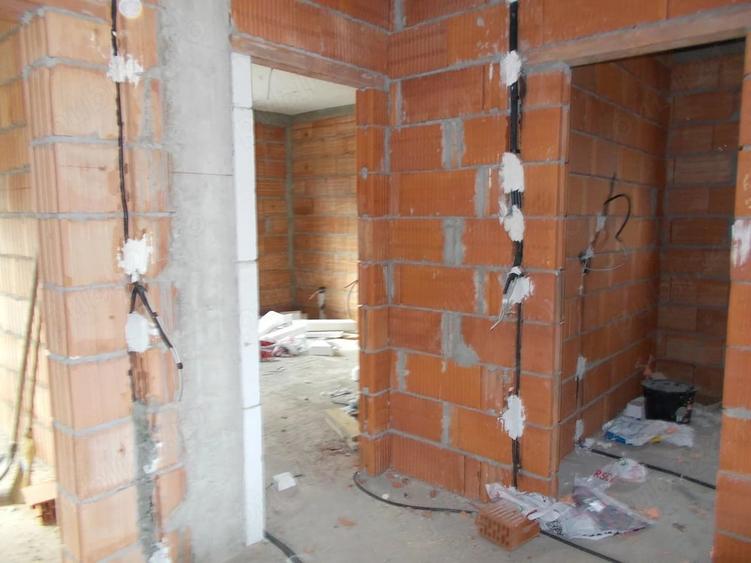 Casă cu 3 camere cu Teren 800 Mp în Parța