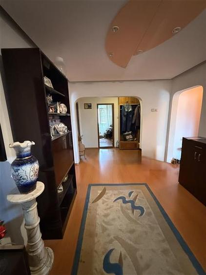 Apartament cu 4 camere decomandat în Inel II