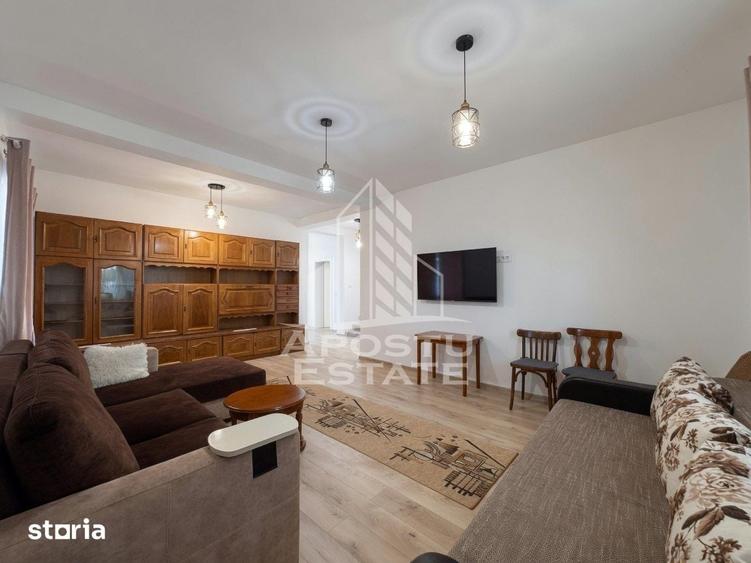 Casă cu 5 camere cu Teren 800 Mp în Pădureni