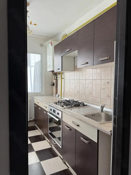 Apartament cu 2 camere semidecomandat în Podu Roș