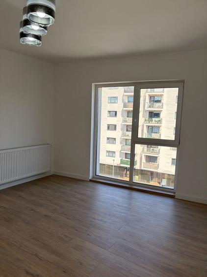 Apartament cu 4 camere decomandat în Dâmbul Rotund