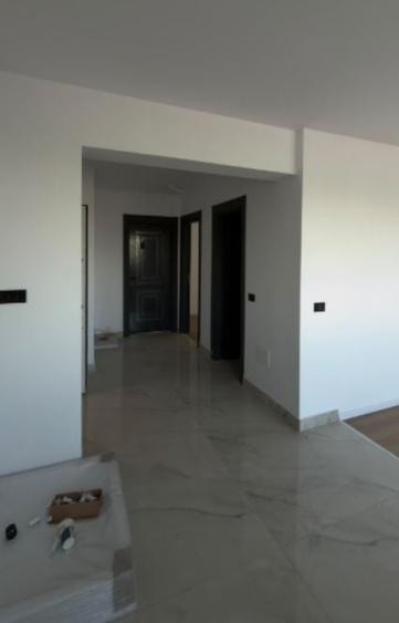 Apartament cu 3 camere decomandat în Prelungirea Ghencea