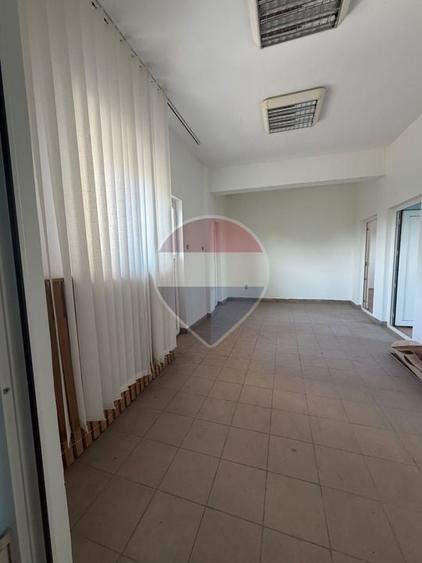 Casă individuală cu 10 camere cu Teren 1109 Mp în Bariera Vâlcii