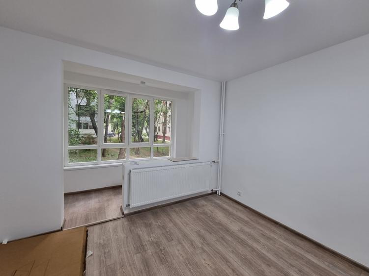 Apartament cu 3 camere decomandat în P-ța Reșița