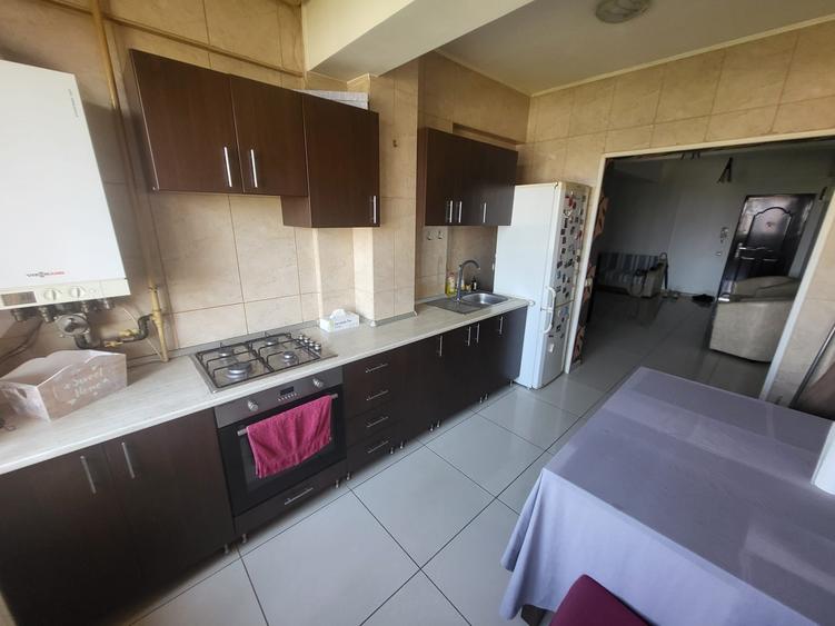 Apartament cu 3 camere decomandat în Prelungirea Ghencea