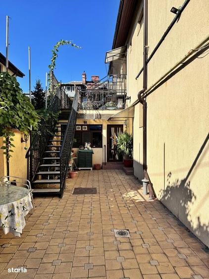 Apartament cu 3 camere în P-ța Alba Iulia