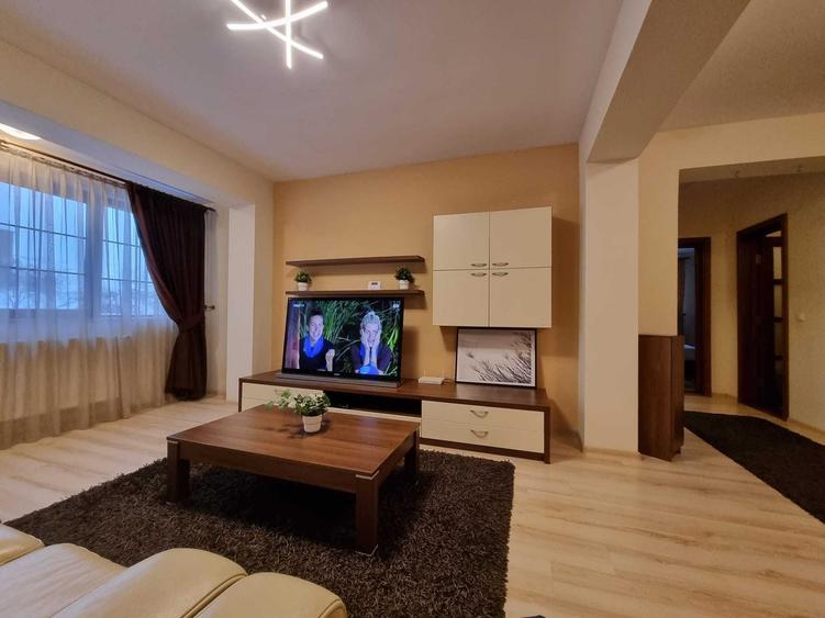 Apartament cu 3 camere decomandat în Vișan