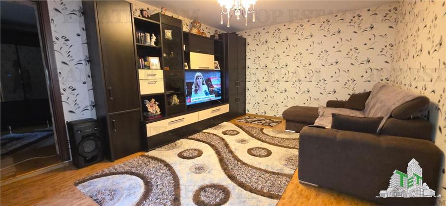 Casă individuală cu 9 camere cu Teren 240 Mp în Bucureștii Noi