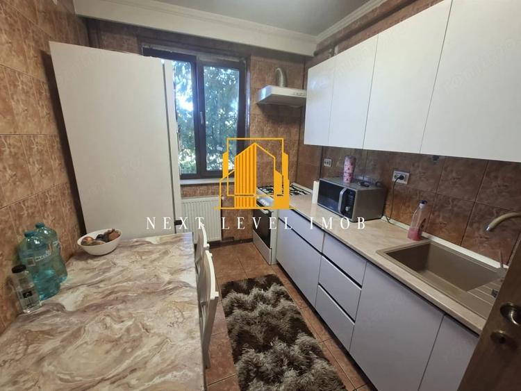 Apartament cu 3 camere semidecomandat în Craiovei