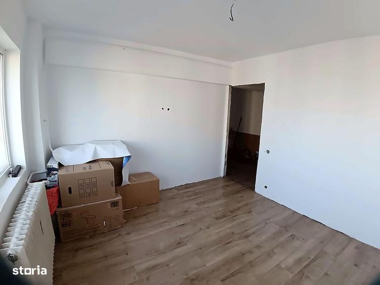 Apartament cu 4 camere decomandat în Pantelimon