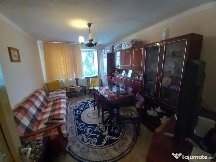 Apartament cu 3 camere decomandat în Săsar