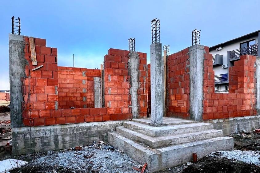 Casă individuală cu 4 camere cu Canalizare în Central