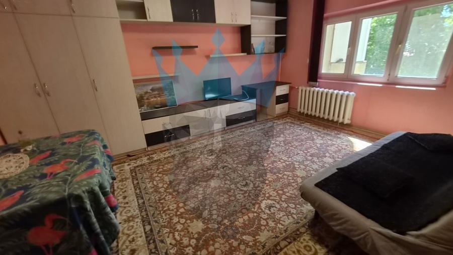 Apartament cu 3 camere decomandat, mobilat în Doamna Ghica