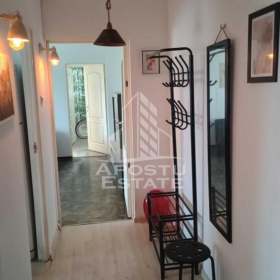 Apartament cu 3 camere semidecomandat, mobilat în Torontalului
