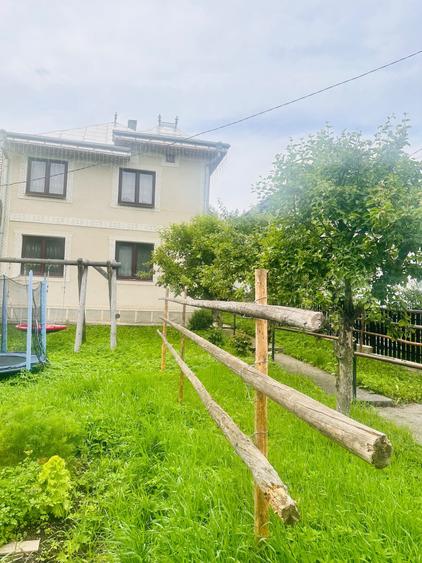 Casă cu 4 camere în Izvoarele Sucevei